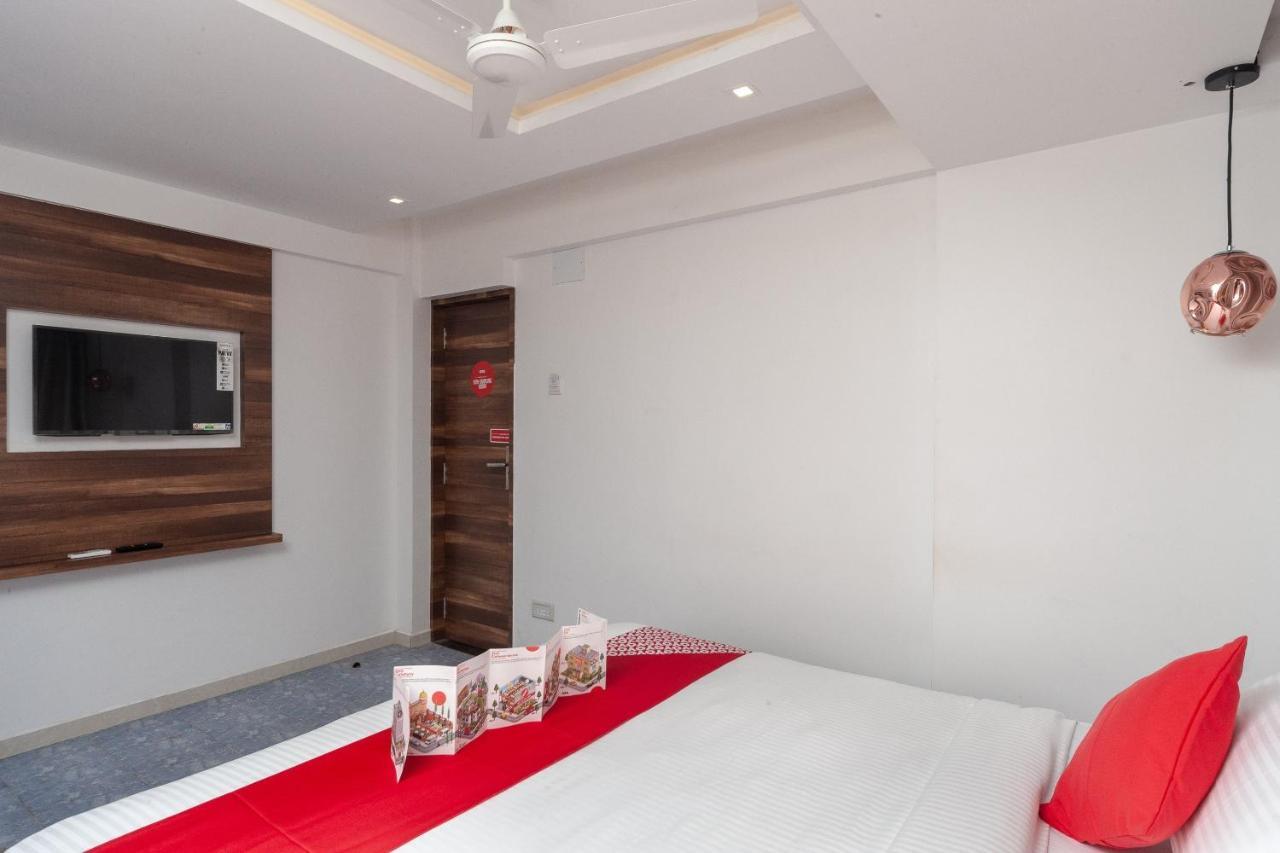 Capital O Admire Suit Hospitality Chennai Exteriör bild