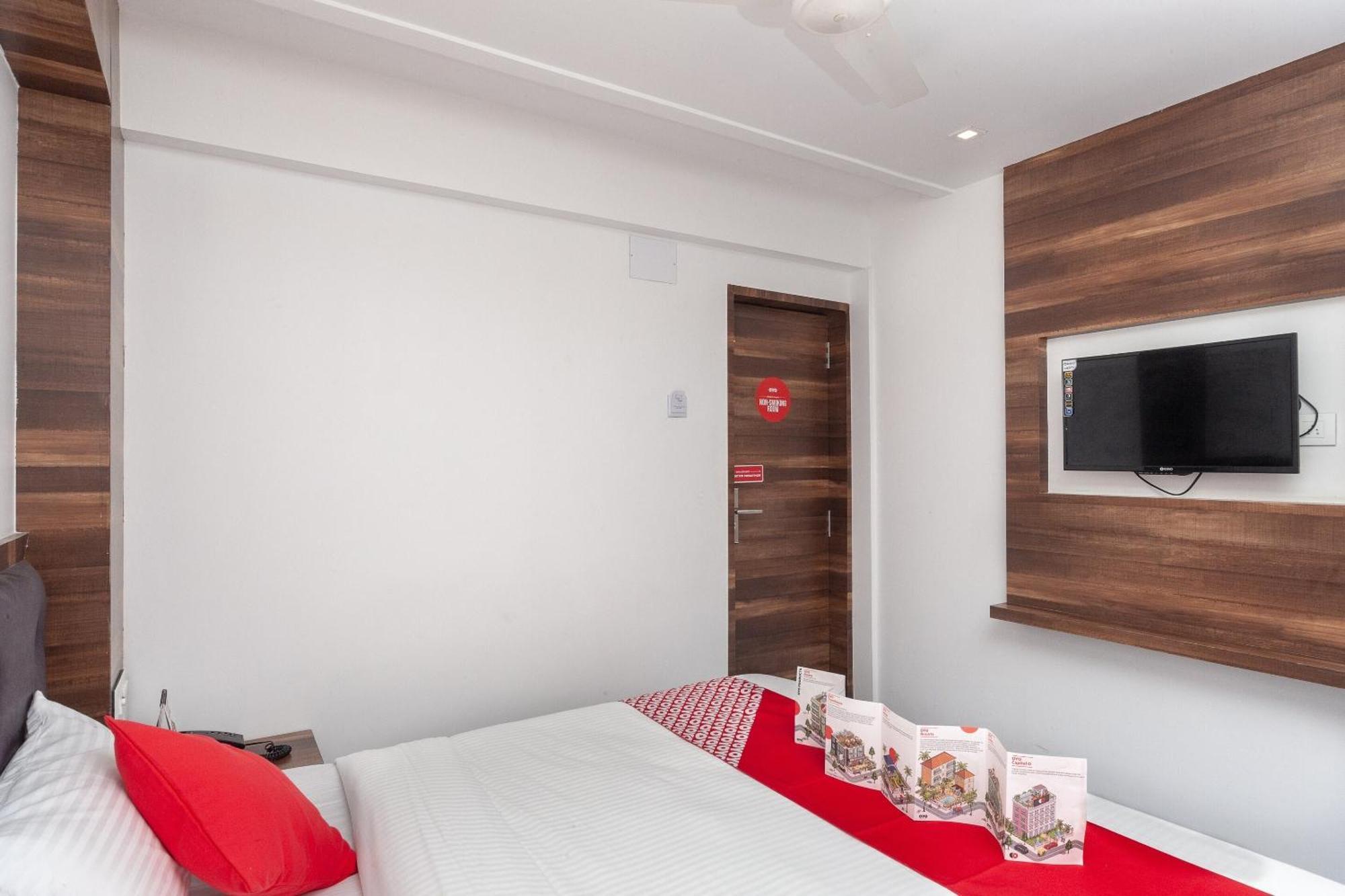 Capital O Admire Suit Hospitality Chennai Exteriör bild