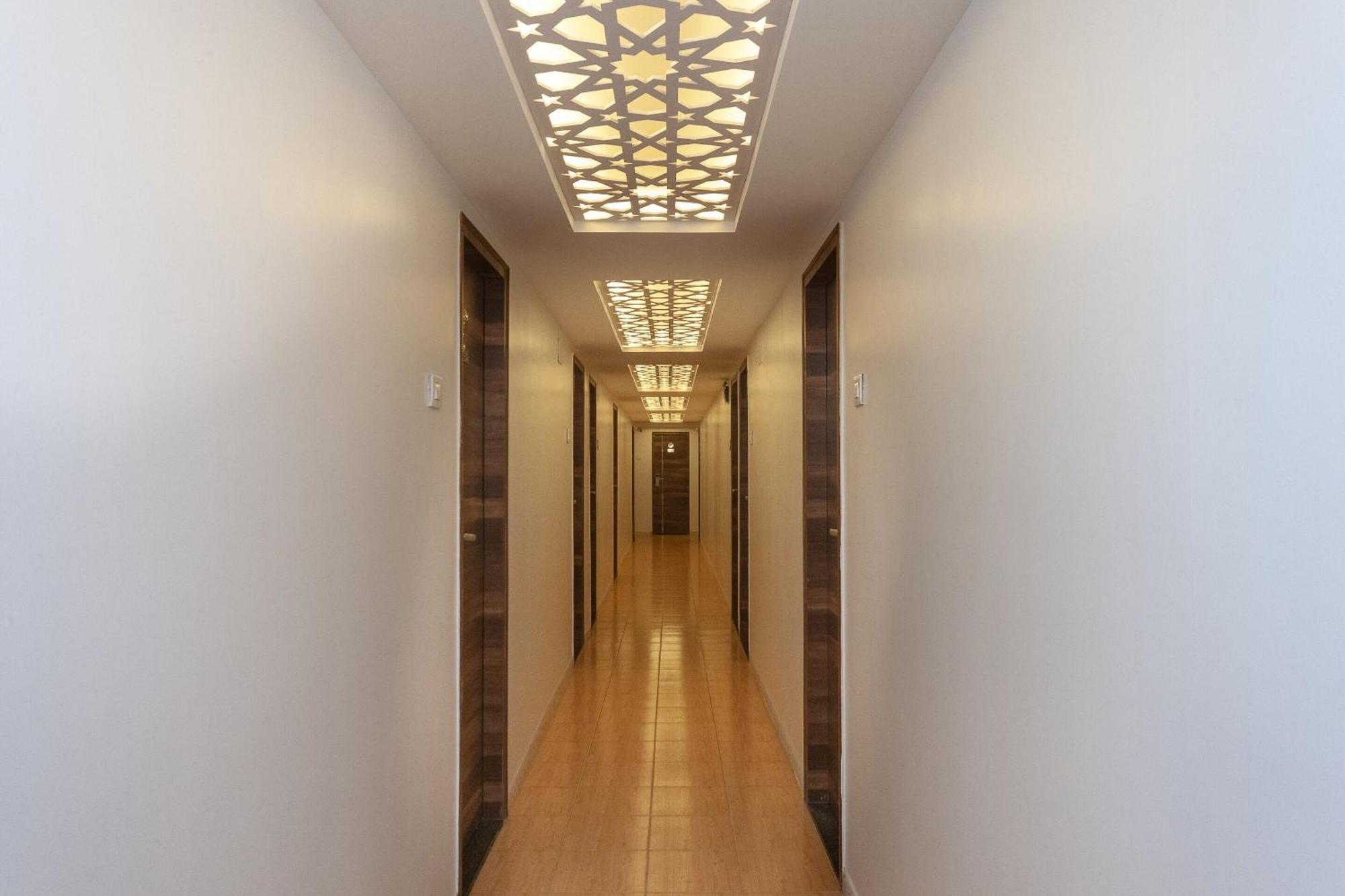 Capital O Admire Suit Hospitality Chennai Exteriör bild