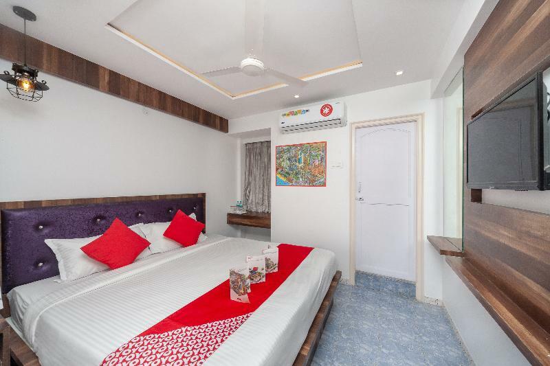 Capital O Admire Suit Hospitality Chennai Exteriör bild